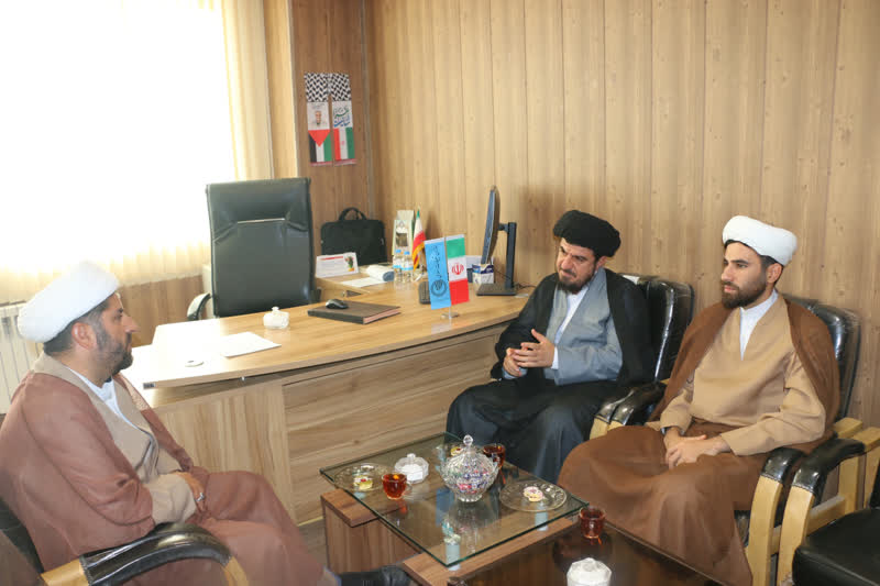 امیدواریم با حضور مدیران توانمند شاهد ارتقاء سطح خدمات دینی و تبلیغی در کامیاران باشیم