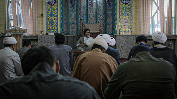 فیلم| درس اخلاق طلاب مدرسه علمیه آیت‌الله آخوند همدان