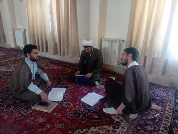 تصاویر/ حلقه های مباحثه علمی طلاب مدرسه علمیه حضرت ولیعصر(عج) تبریز