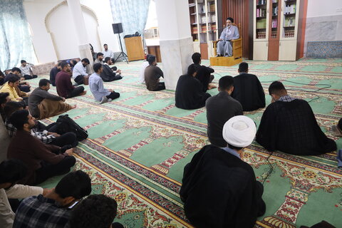 تصاویر / درس اخلاق طلاب مدرسه النبی (ص) بندرعباس