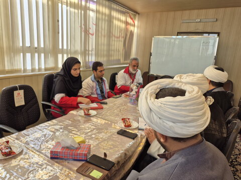 تصاویر/ نشست هم‌اندیشی مدیر حوزه علمیه کاشان با رئیس جمعیت هلال احمر شهرستان