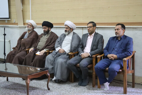 تصاویر/ نشست صمیمی نماینده ولی فقیه زنجان با طلاب خواهر مدارس طرح امین شهرستان زنجان