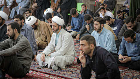 تصاویر/درس اخلاق حجت الاسلام والمسلمین سید سعید بطحائیان قایم مقام مدیر حوزه علمیه استان همدان