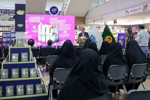 تصاویر/ اهدای ۵۵ هزار جلد کتاب به کتابخانه‌های محروم خراسان رضوی