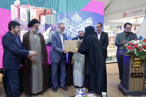 تصاویر/ اهدای ۵۵ هزار جلد کتاب به کتابخانه‌های محروم خراسان رضوی
