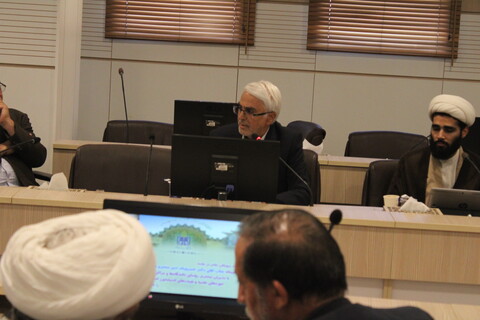 تصاویر/ نشست دبیر شورای عالی انقلاب فرهنگی با مدیران حوزه و دانشگاه کرمان