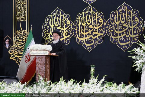 Cérémonie de la procession des chandeliers du sanctuaire de Hazrat Masoumeh (SA)