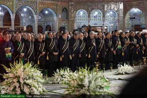 Cérémonie de la procession des chandeliers du sanctuaire de Hazrat Masoumeh (SA)