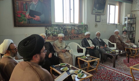 تصاویر/ نشست اساتید و معاونان مدرسه علمیه آیت‌الله مدنی کاشانی(ره)