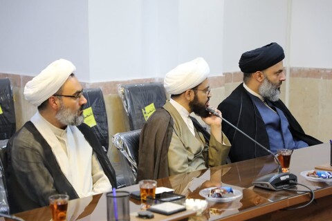 تصاویر/ برگزاری نشست بصیرتی ویژه کادر مدیریت و مدارس علمیه شهرستان یزد