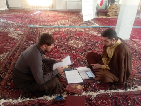 تصاویر/ حلقه های مباحثه علمی طلاب مدرسه علمیه حضرت ولیعصر(عج) تبریز