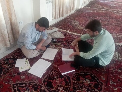 تصاویر/ حلقه های مباحثه علمی طلاب مدرسه علمیه حضرت ولیعصر(عج) تبریز