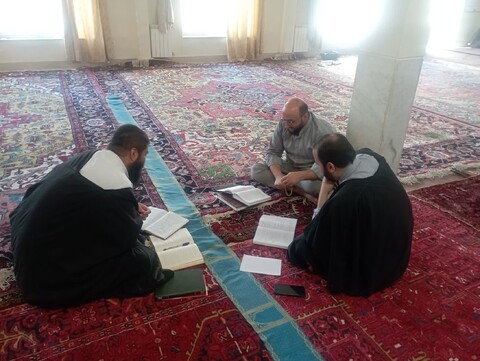 تصاویر/ حلقه های مباحثه علمی طلاب مدرسه علمیه حضرت ولیعصر(عج) تبریز