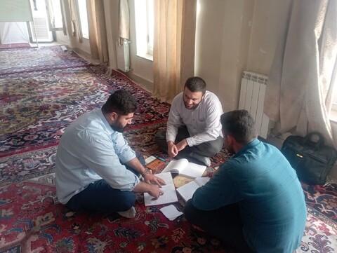 تصاویر/ حلقه های مباحثه علمی طلاب مدرسه علمیه حضرت ولیعصر(عج) تبریز