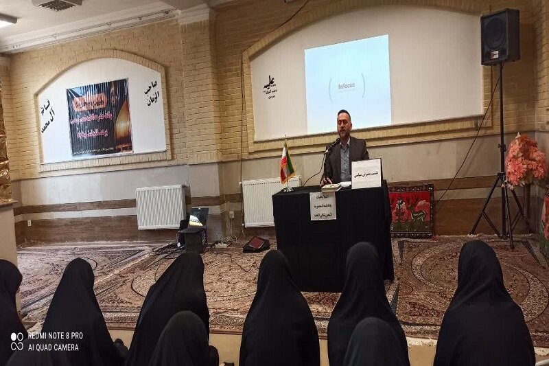 زنان طلایه داران جهاد تبیین و دفاع از آرمان های نظام هستند+ عکس