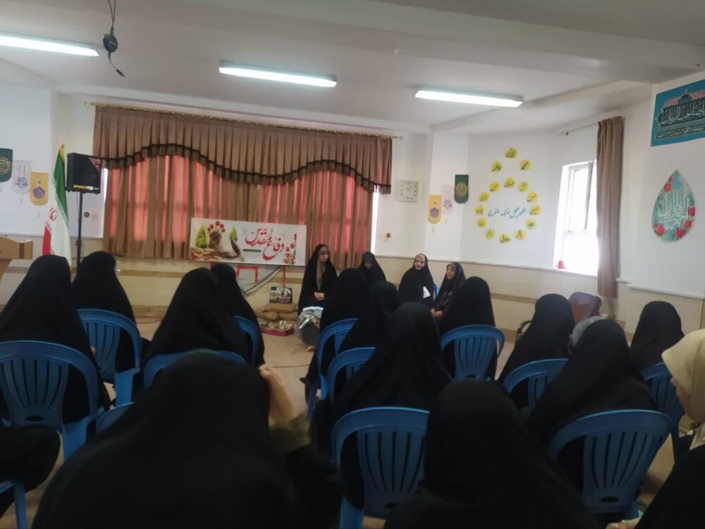 نشست معرفی و خلاصهخوانی کتاب در مدرسه علمیه فاطمیه محلات برگزار شد