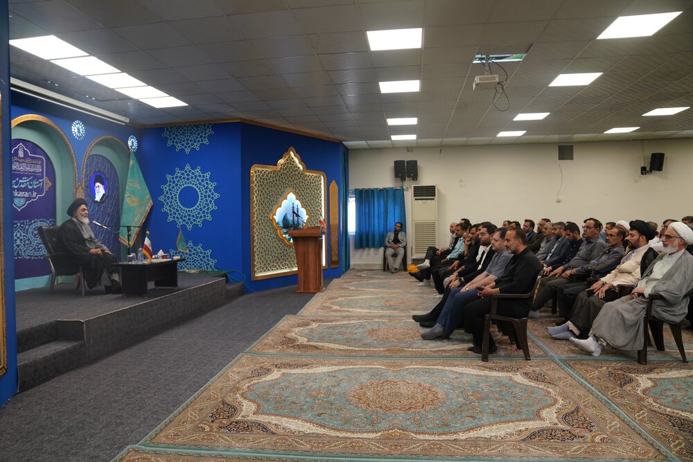 نماز اول وقت و جماعت، معیار بندگی و نزدیکی به خداست