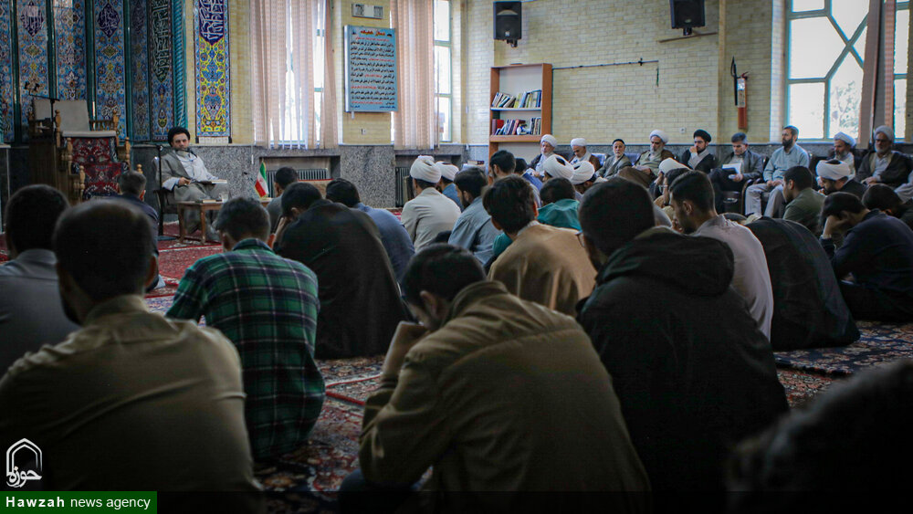 تصاویر/ درس اخلاق طلاب مدرسه علمیه آیت‌الله آخوند همدان