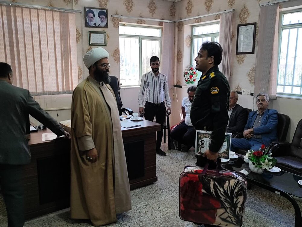 امام جمعه و رؤسای هیئات مذهبی قمصر با فرماندهی انتظامی بخش قمصر دیدار کردند+ عکس