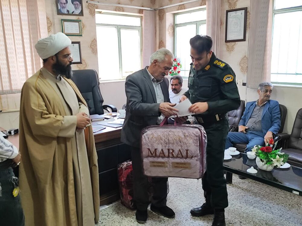 امام جمعه و رؤسای هیئات مذهبی قمصر با فرماندهی انتظامی بخش قمصر دیدار کردند+ عکس