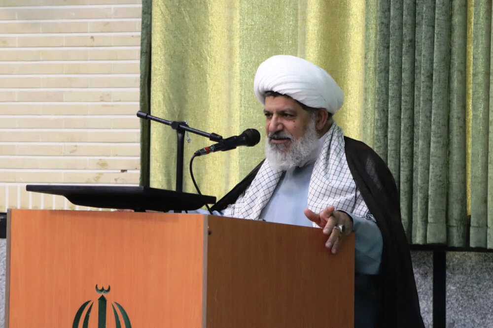 کنترل زبان و تقوای گفتار برای رسیدن به نور الهی ضروری است