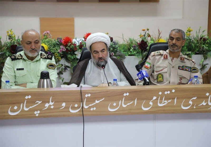 نیروی انتظامی در سخت‌ترین شرایط جان خود را فدای مردم می کند