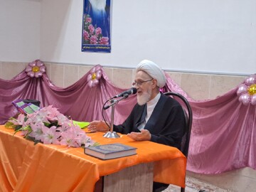 طلاب در کنار تحصیل علم، تهذیب و خودسازی داشته باشند