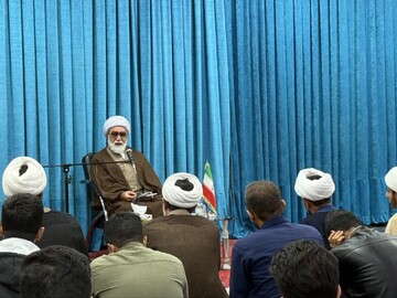 روحانی، مرزبان عقیدتی و فرهنگی جامعه است