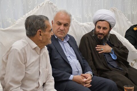 تصاویر/ دیدار امام جمعه شهرستان خوی با  خانواده شهدا