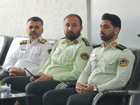 تصاویر / دیدار پرسنل نیروی انتظامی بویین زهرا وآبیک با ائمه جمعه