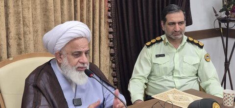 تصاویر / دیدار پرسنل نیروی انتظامی بویین زهرا وآبیک با ائمه جمعه