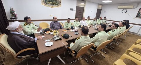 تصاویر / دیدار پرسنل نیروی انتظامی بویین زهرا وآبیک با ائمه جمعه