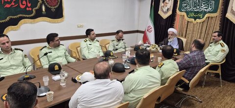 تصاویر / دیدار پرسنل نیروی انتظامی بویین زهرا وآبیک با ائمه جمعه
