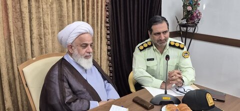 تصاویر / دیدار پرسنل نیروی انتظامی بویین زهرا وآبیک با ائمه جمعه