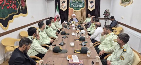 تصاویر / دیدار پرسنل نیروی انتظامی بویین زهرا وآبیک با ائمه جمعه