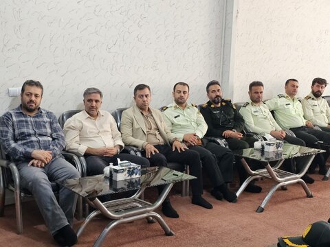 تصاویر / دیدار پرسنل نیروی انتظامی بویین زهرا وآبیک با ائمه جمعه