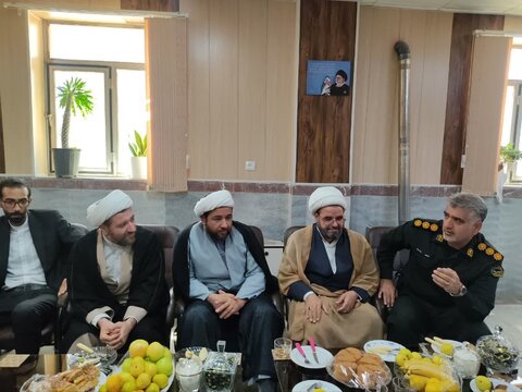 تصاویر/ مدیر و معاون تهذیب مدرسه علمیه امام صادق (ع) قروه با فرمانده انتظامی این شهرستان
