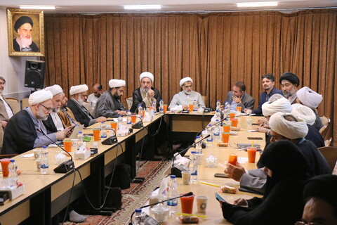 تصاویر/ جلسه هم اندیشی دبیران محترم ستادهای راهبری حوزه