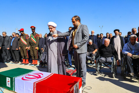 تصاویر | اقامه نماز بر پیکر جانباز شهید قربانعلی خرسندی