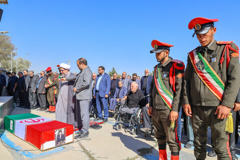 تصاویر | اقامه نماز بر پیکر جانباز شهید قربانعلی خرسندی