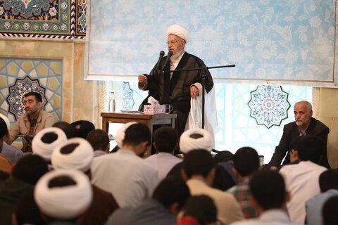 آیت الله العظمی مکارم شیرازی در دیدار شخصیت های حوزوی و اساتید و طلاب