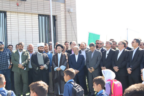 تصاویر آئین افتتاح تعدادی از مدارس احداثی به کمک بنیاد برکت در شهرستان دلفان