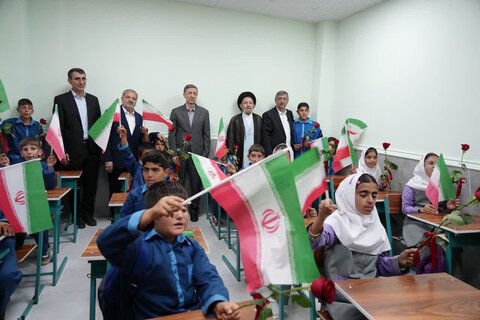 تصاویر آئین افتتاح تعدادی از مدارس احداثی به کمک بنیاد برکت در شهرستان دلفان