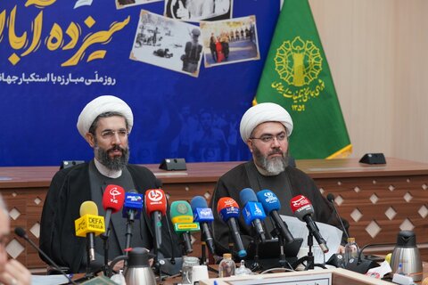 تصاویر/ نشست بزرگداشت یوم الله ۱۳ آبان