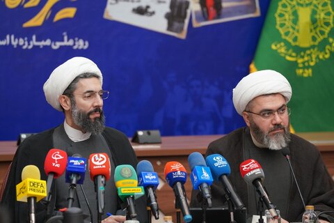 تصاویر/ نشست بزرگداشت یوم الله ۱۳ آبان