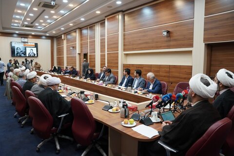 تصاویر/ نشست بزرگداشت یوم الله ۱۳ آبان