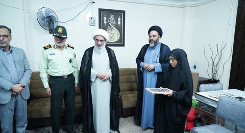 تصاویر/ دیدار امام جمعه بوشهر با دو خانواده شهید نیروی انتظامی