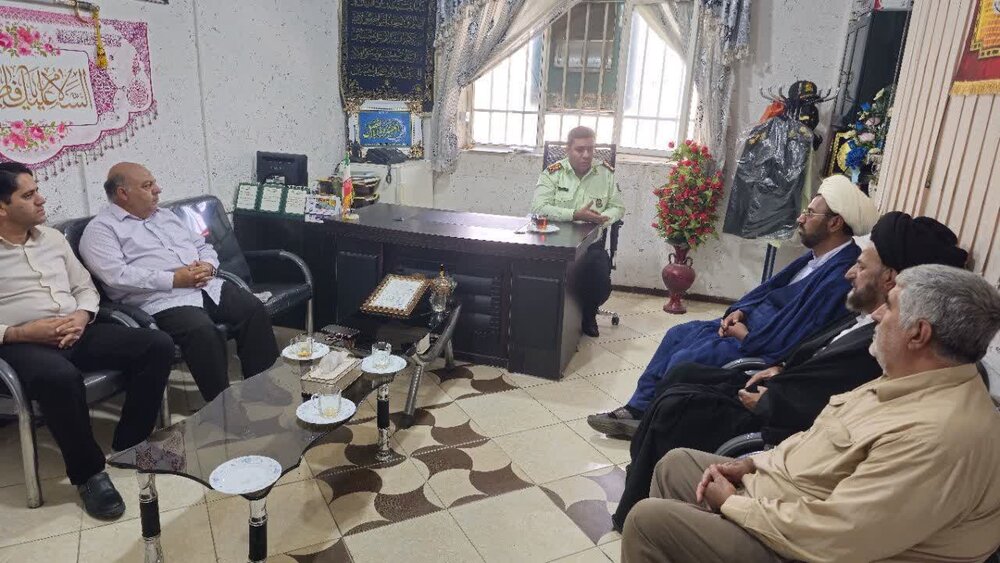 امام جمعه سفیدشهر با فرماندهی انتظامی کلانتری ۱۳ سفیدشهر دیدار کردند