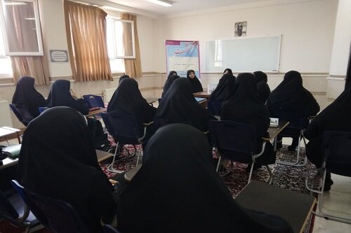 برگزاری نشست تخصصی «چالش‌های رسانه‌ای مؤثر در تربیت جنسی» در مدرسه علمیه نرجسیه(س) سنقر و کلیایی