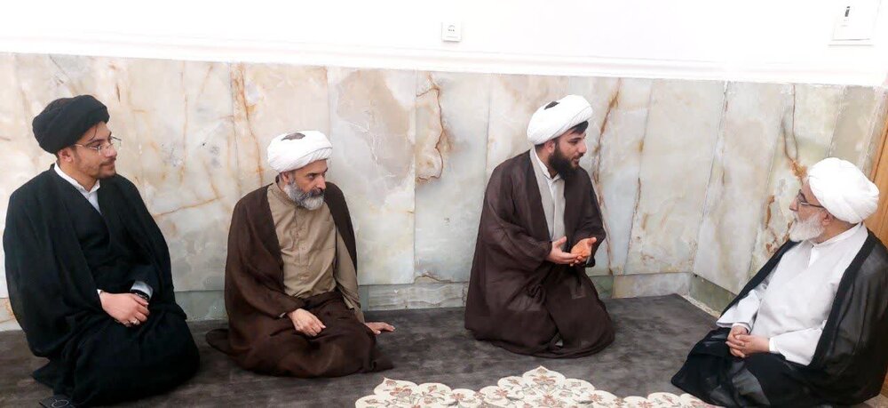 حمایت از استعدادهای برتر به گونهای باشد که طلاب دیگر دلسرد نشوند